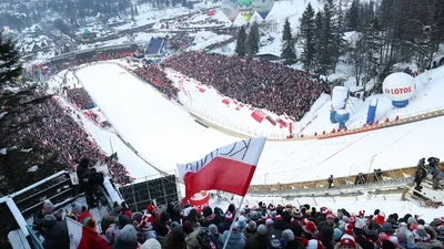 kibice-podczas-zawodow-pucharu-swiata-w-skokach-narciarskich-w-zakopanem-19012019.webp